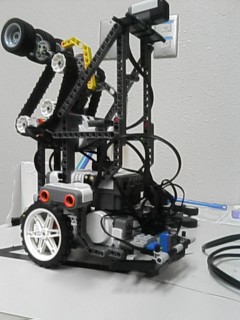 2010サマーチャレンジのロボット。上にでかいのは久々に作った。